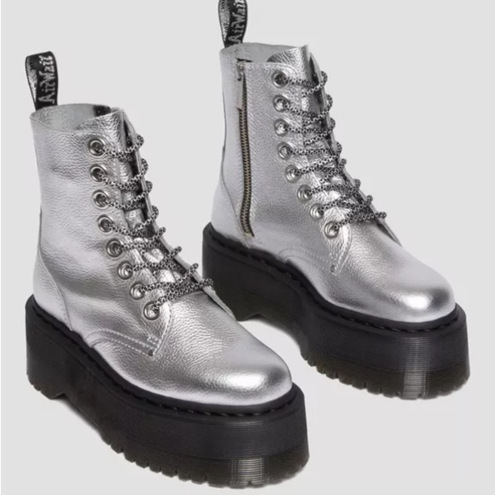 NWT - JADON MAX BOOT METALLIC LEATHER PLATFORMS sz8